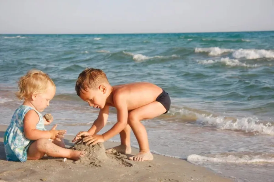 Kinder am Meer in Cadzand