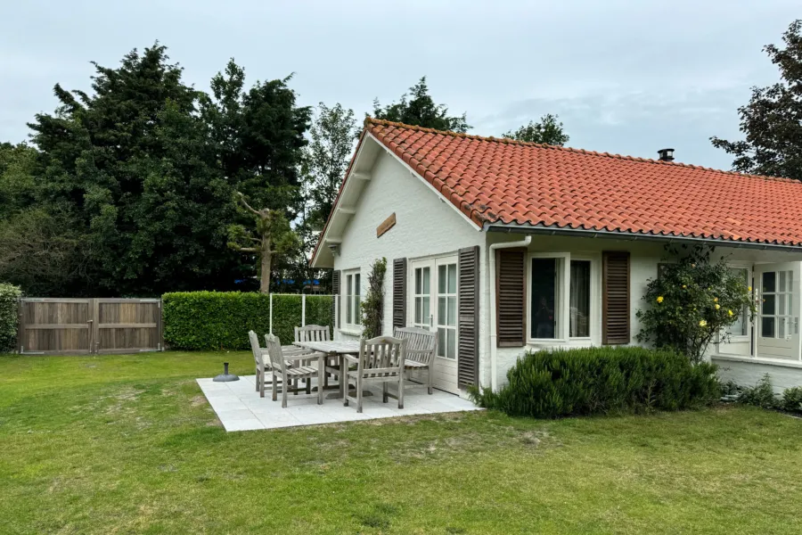 Zwaluwnest vakantiehuis in Cadzand Zeeland tuin